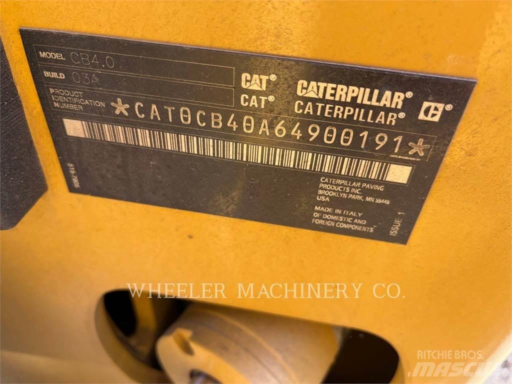 CAT CB4.0 雙輪滾壓機