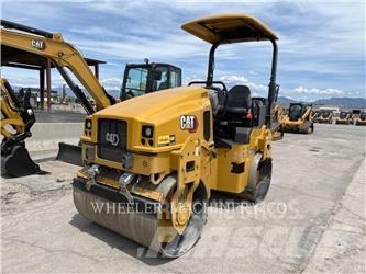 CAT CB4.0 雙輪滾壓機