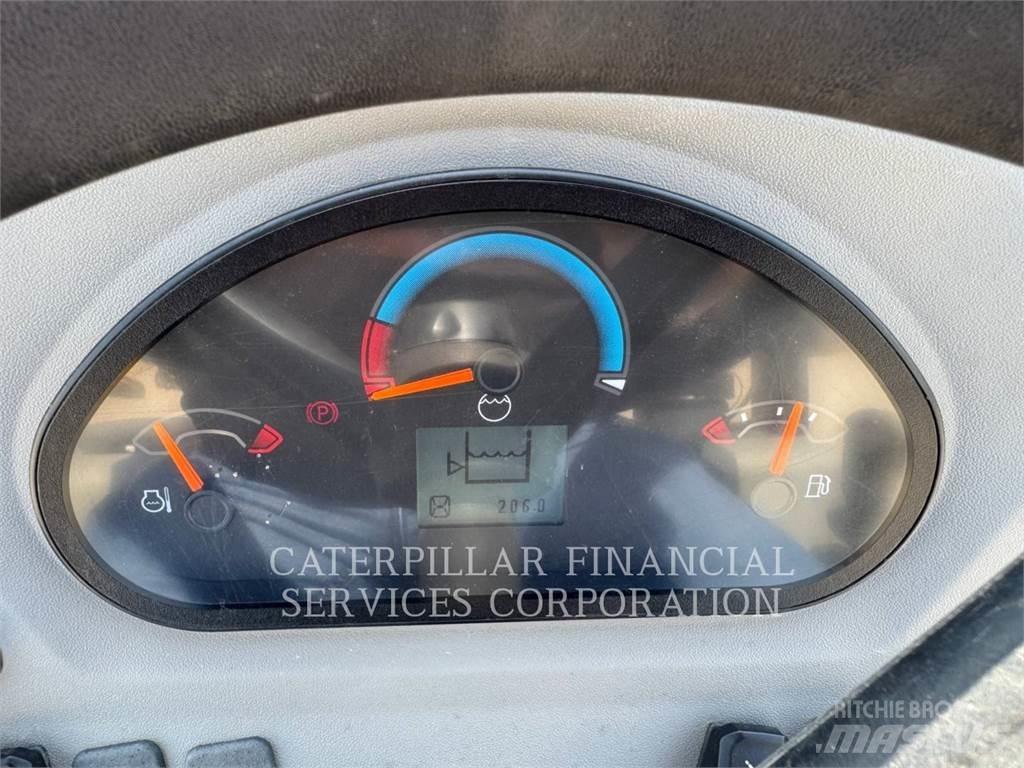 CAT CB4.003 雙輪滾壓機