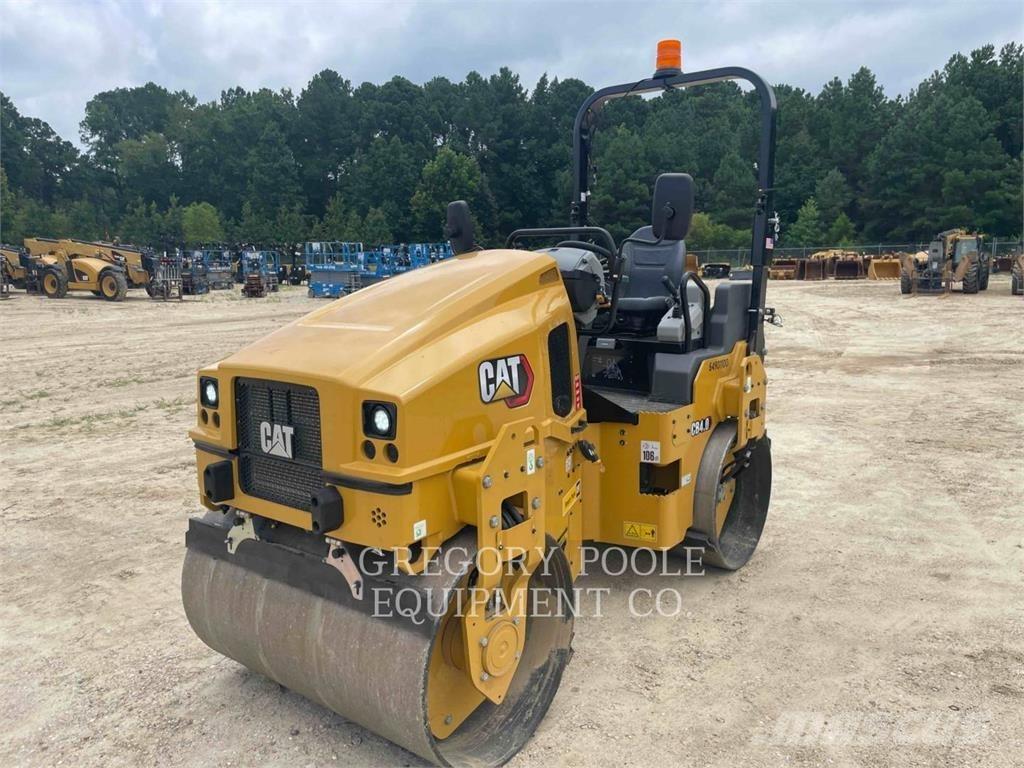CAT CB4.003 雙輪滾壓機