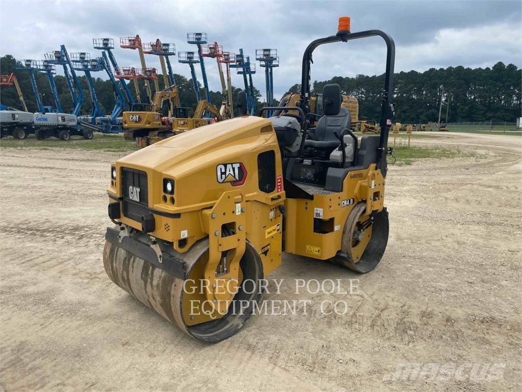 CAT CB4.003 雙輪滾壓機
