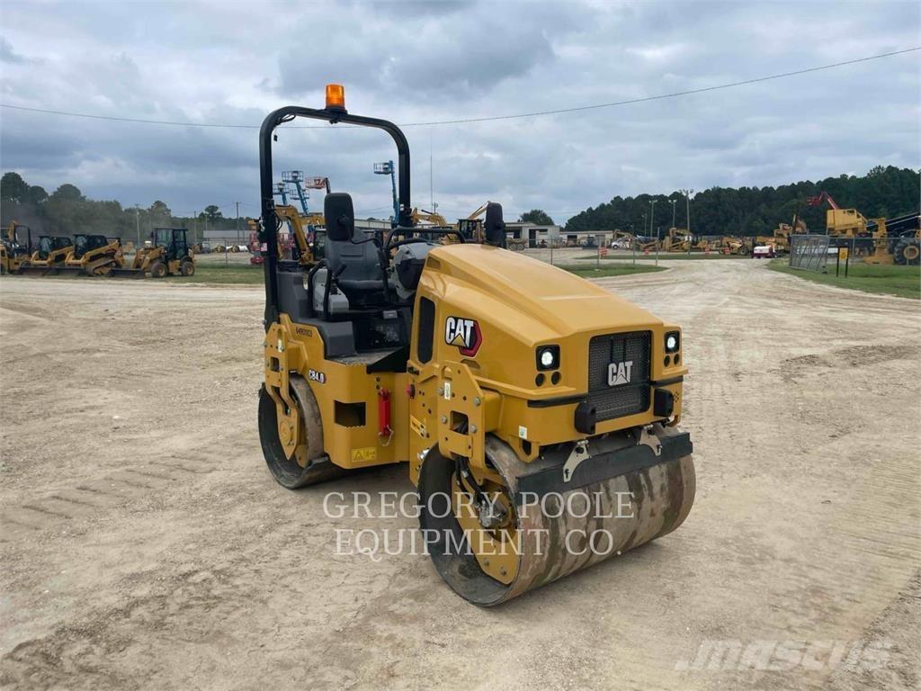 CAT CB4.003 雙輪滾壓機