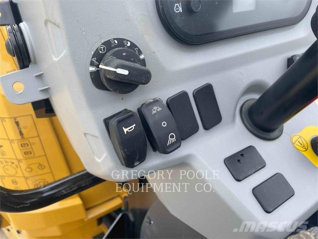 CAT CB4.003 雙輪滾壓機