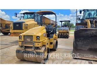 CAT CB4.4 雙輪滾壓機