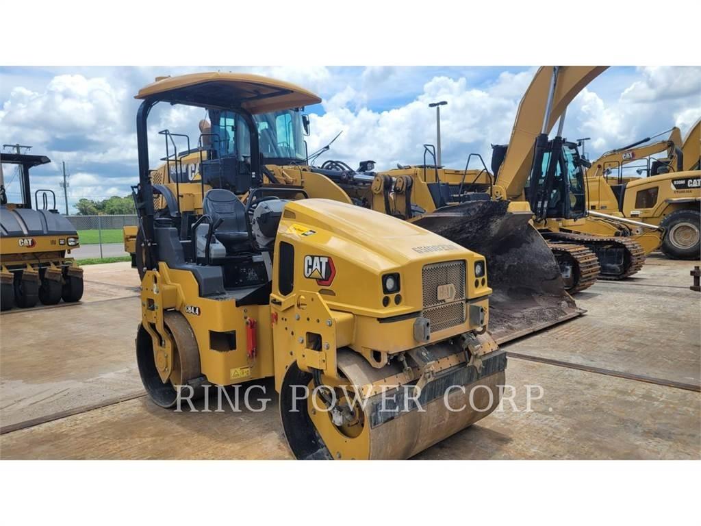 CAT CB4.4 雙輪滾壓機