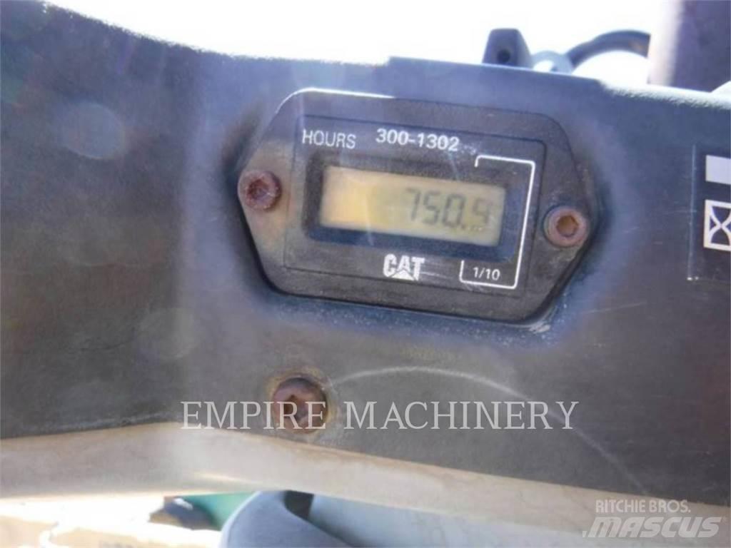 CAT CB434D 雙輪滾壓機