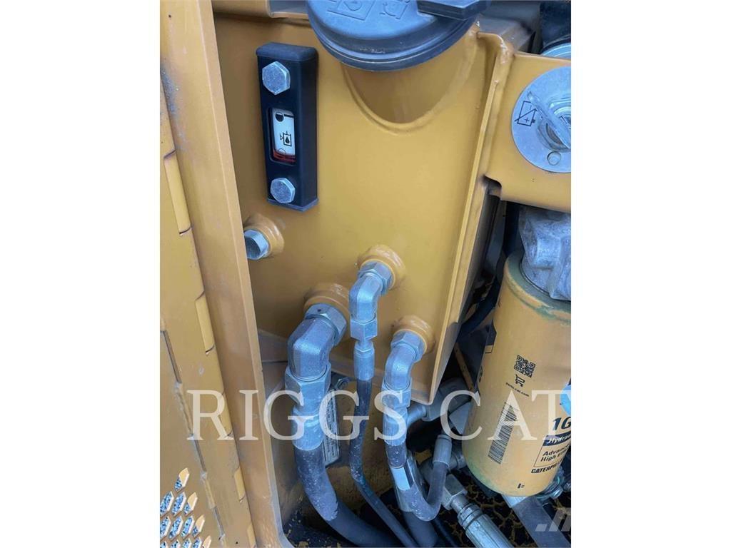 CAT CB44B 雙輪滾壓機