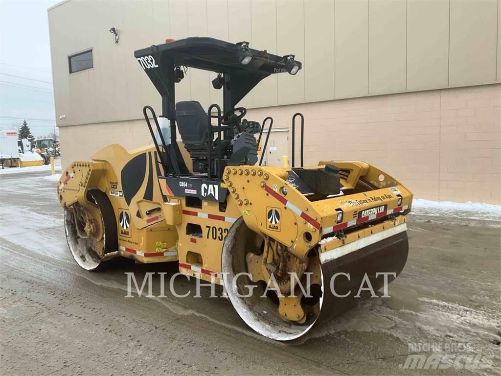 CAT CB54 XW 雙輪滾壓機