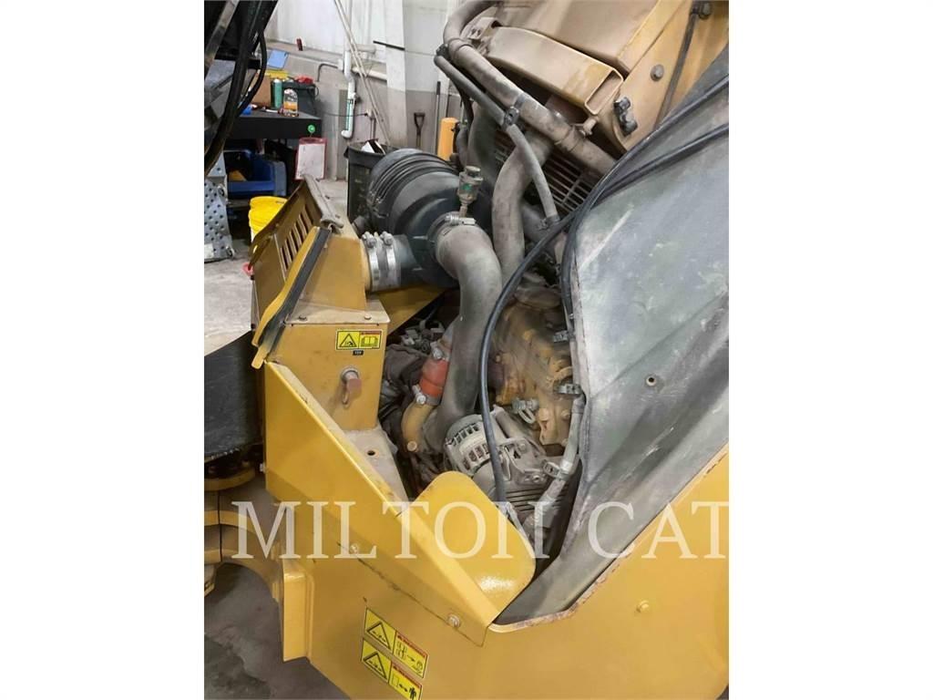 CAT CB54 XW 土壤壓實機