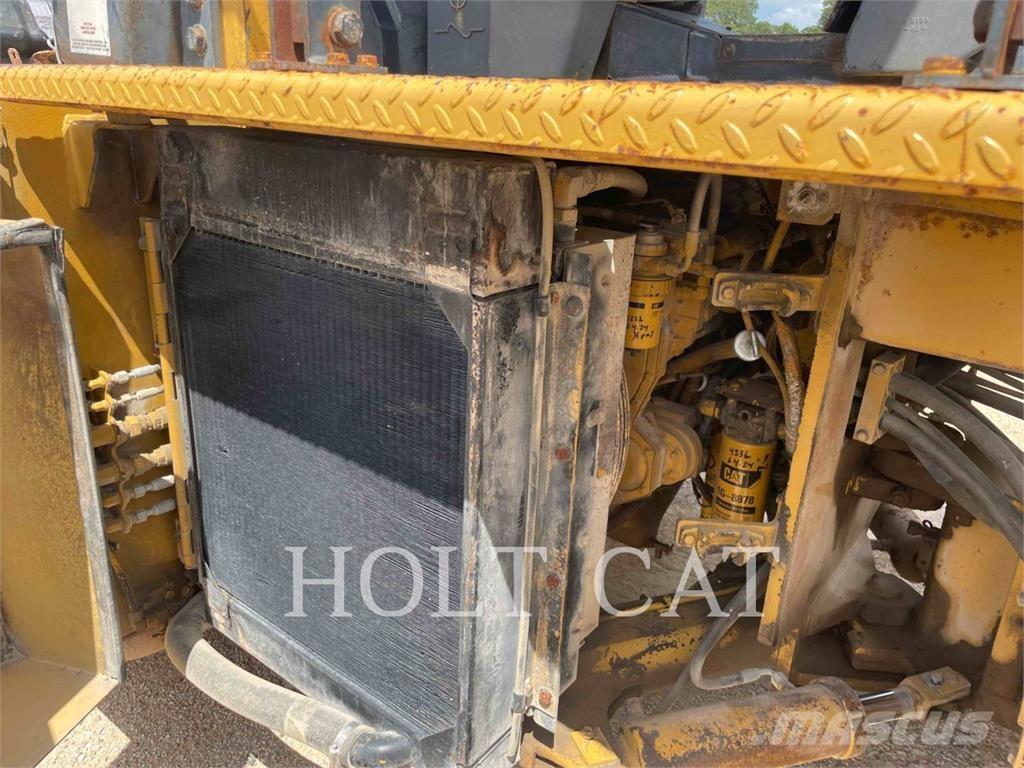 CAT CB634D 雙輪滾壓機
