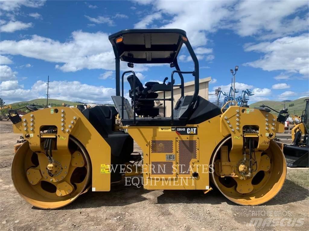 CAT CB64 雙輪滾壓機