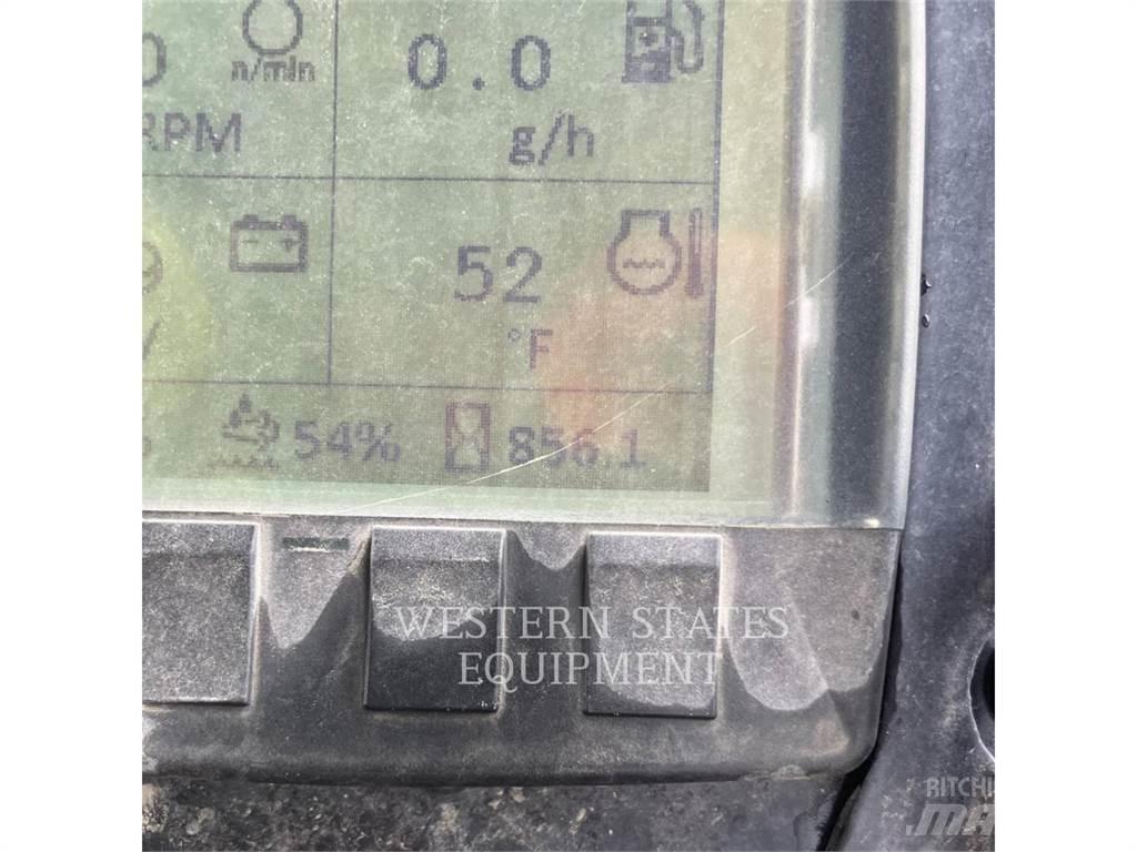 CAT CB64 雙輪滾壓機