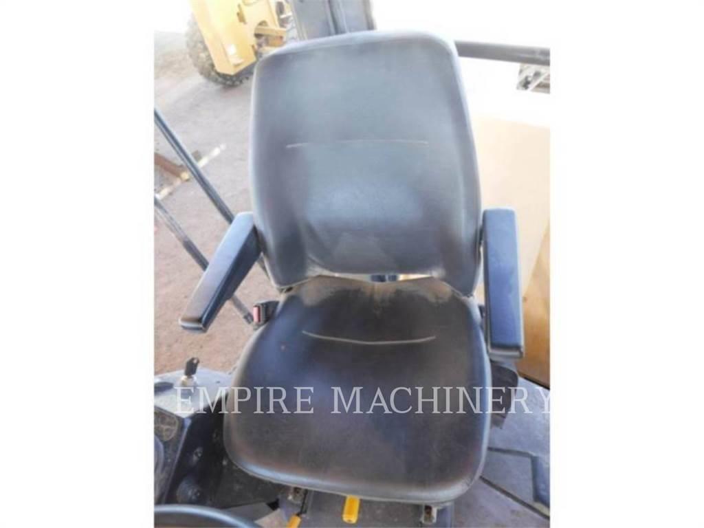 CAT CB64 雙輪滾壓機