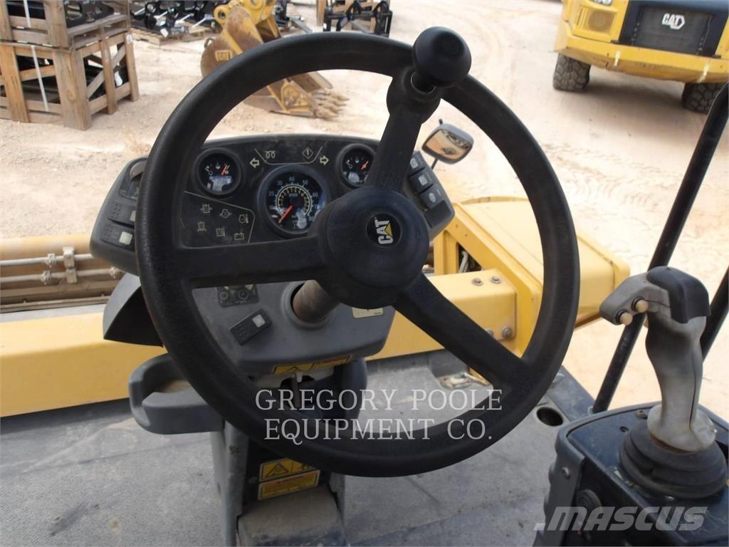 CAT CB64 雙輪滾壓機