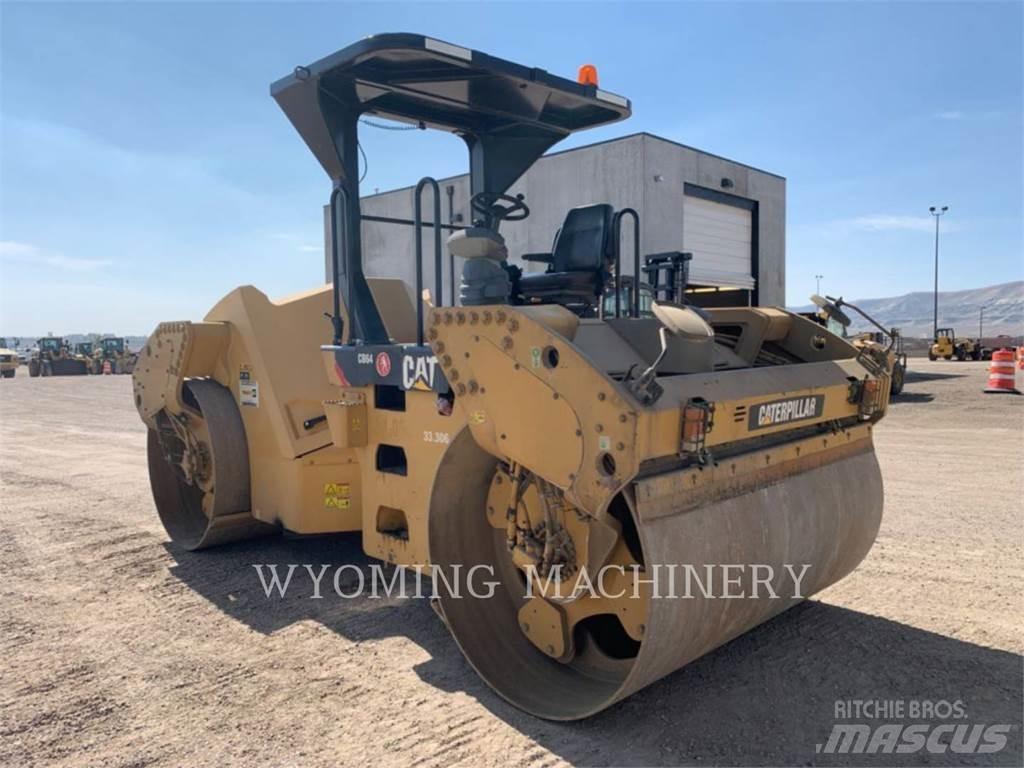 CAT CB64 土壤壓實機