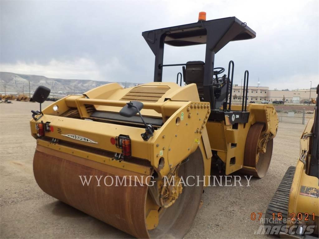 CAT CB64 土壤壓實機
