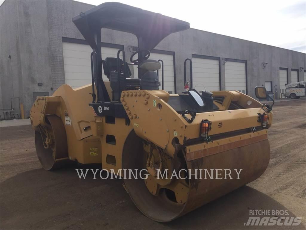 CAT CB64 土壤壓實機