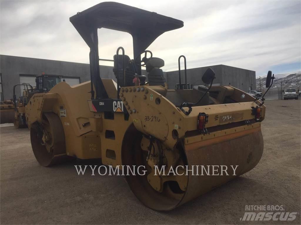 CAT CB64 土壤壓實機