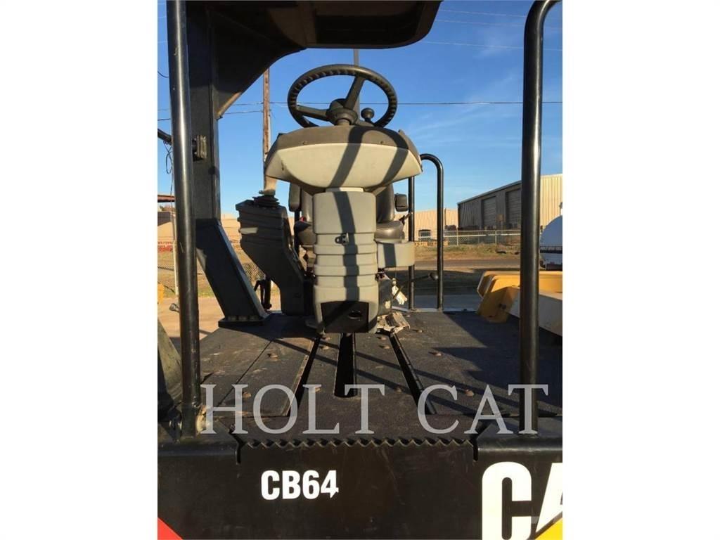 CAT CB64 單輪滾壓機