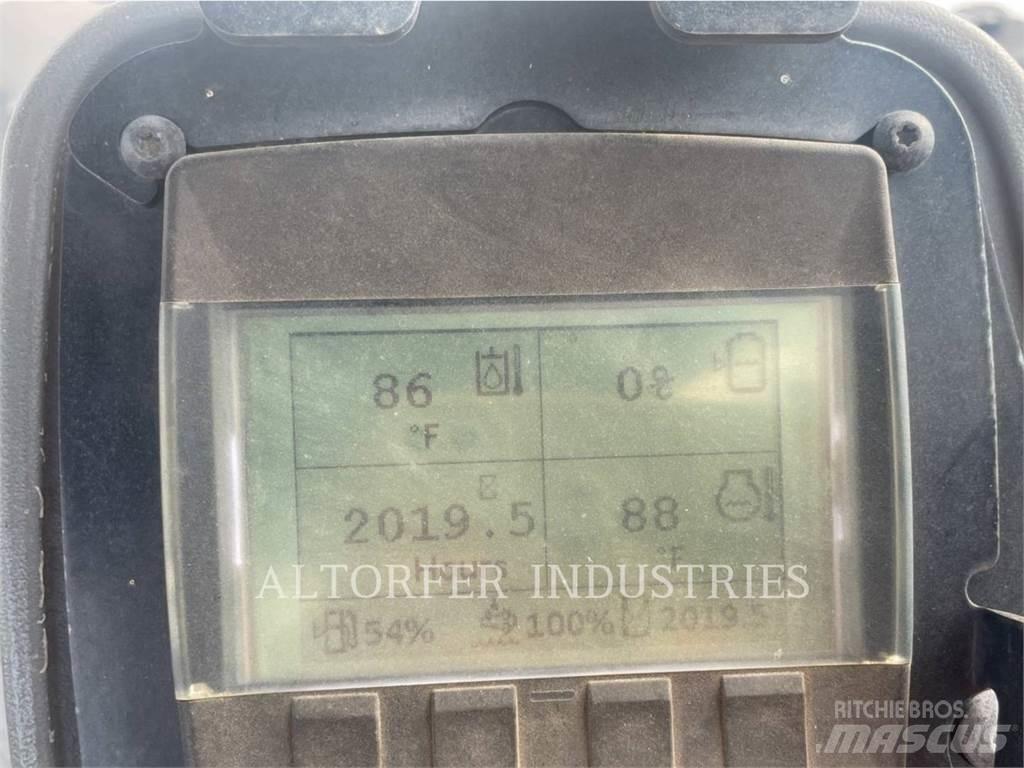 CAT CB64B 雙輪滾壓機