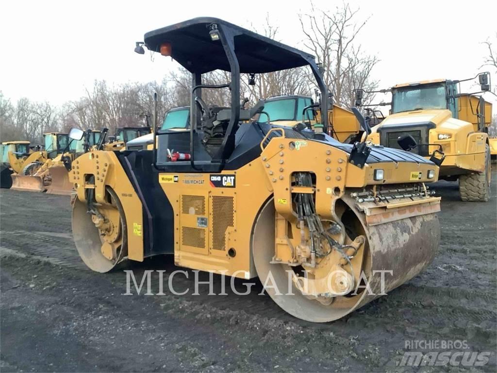 CAT CB64B 雙輪滾壓機