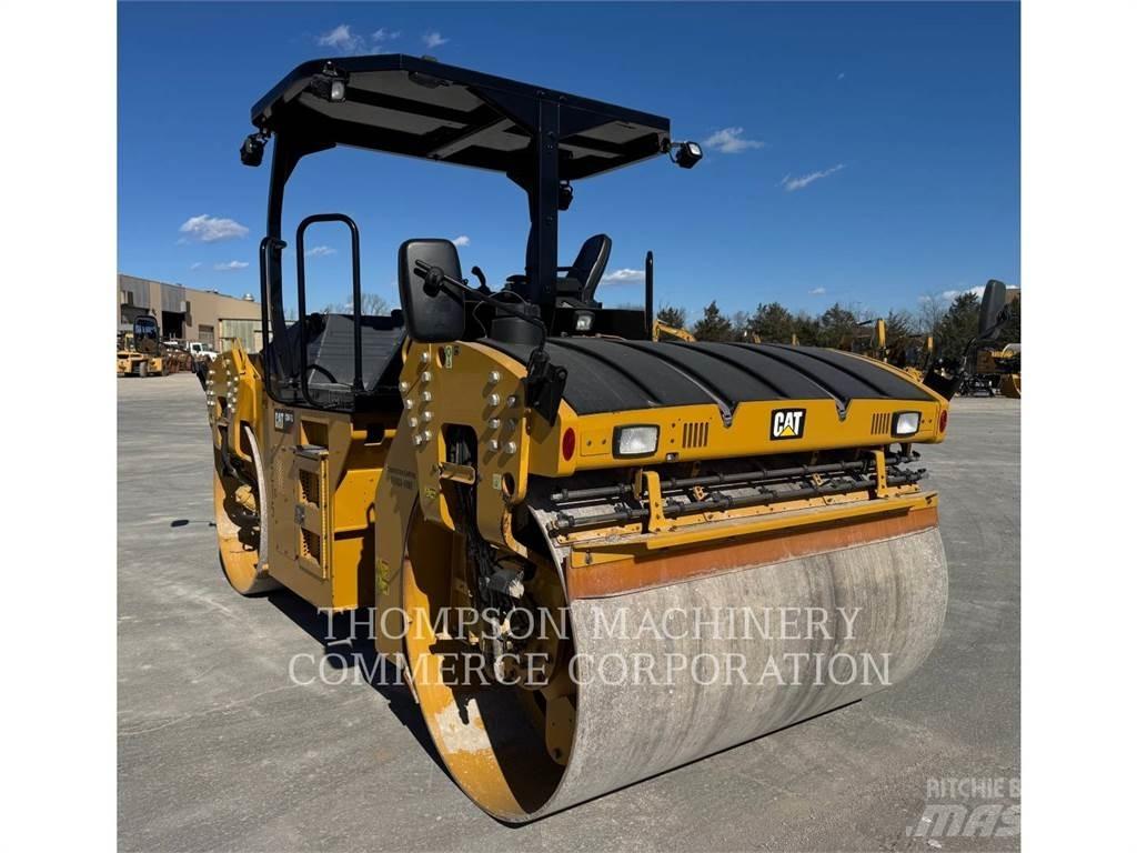 CAT CB64B 雙輪滾壓機
