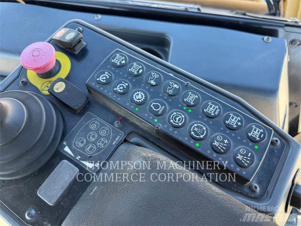 CAT CB64B 雙輪滾壓機