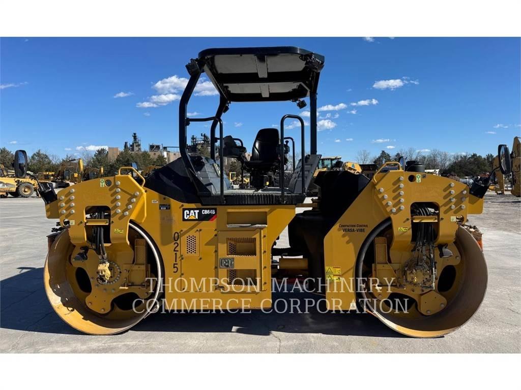 CAT CB64B 雙輪滾壓機