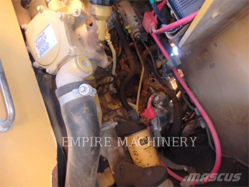 CAT CB66B 雙輪滾壓機