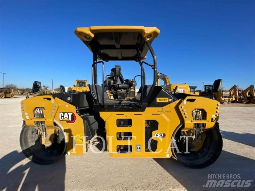 CAT CB7 單輪滾壓機