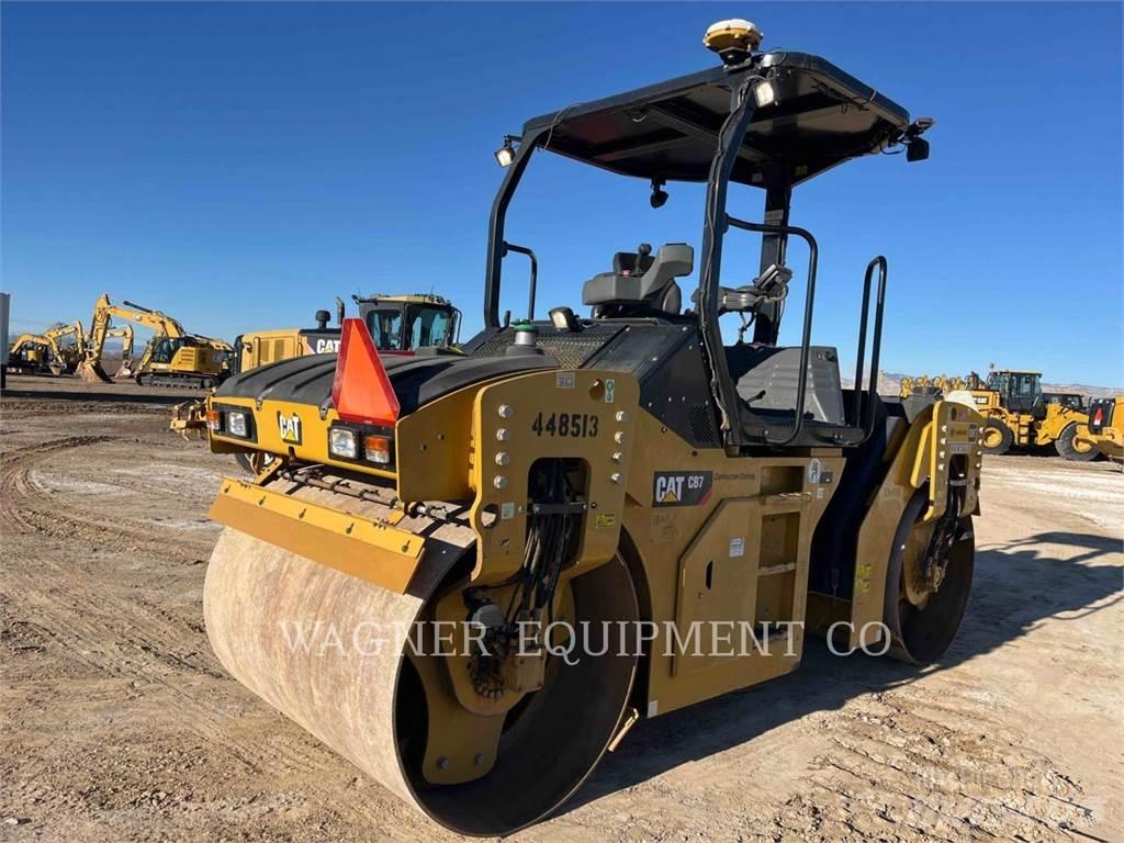 CAT CB7 土壤壓實機