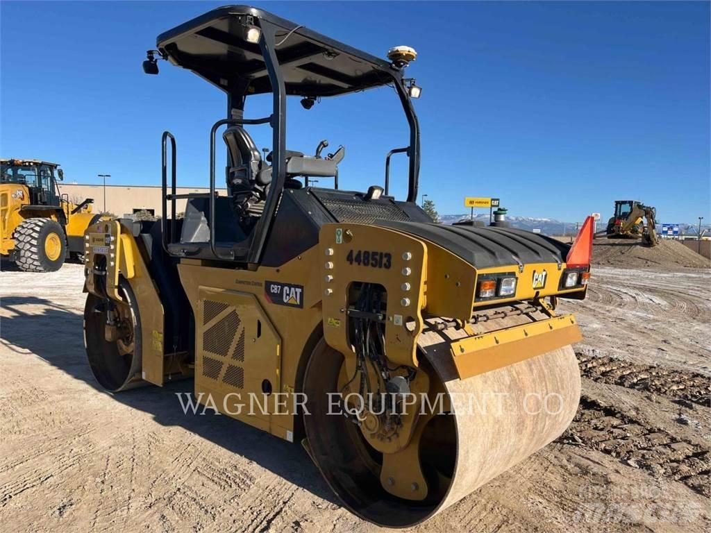 CAT CB7 土壤壓實機