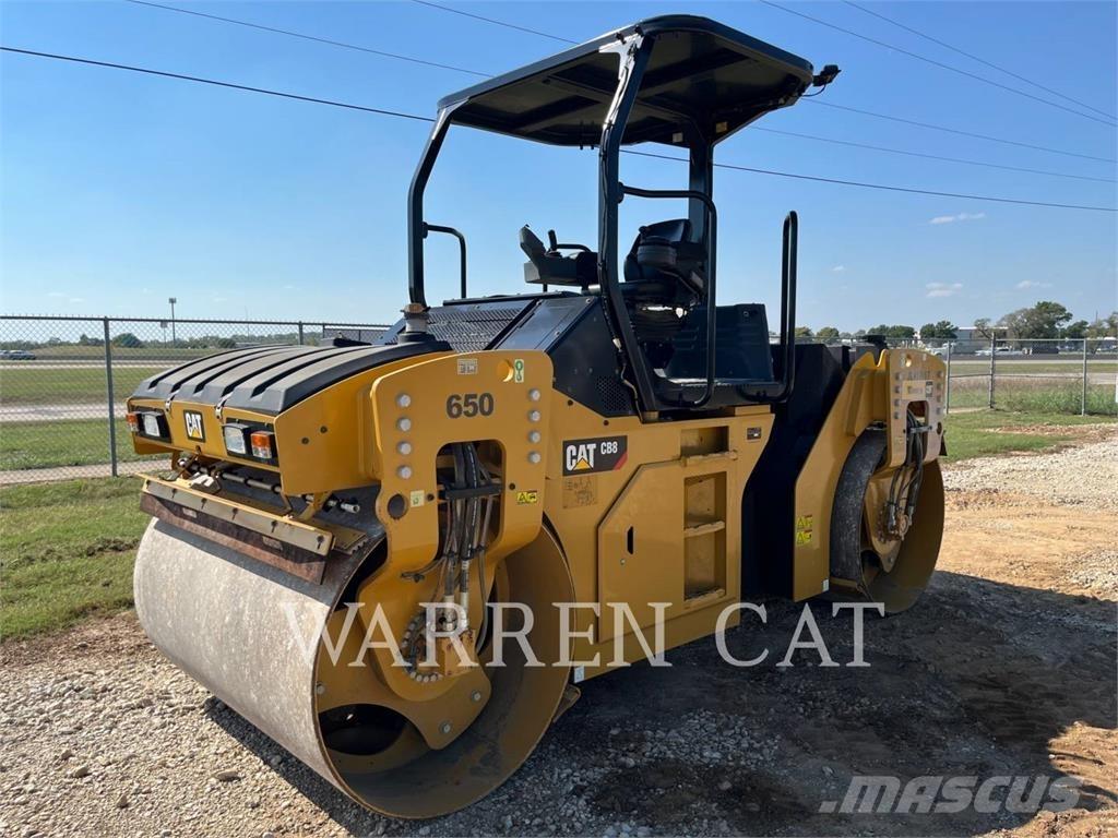 CAT CB8 土壤壓實機