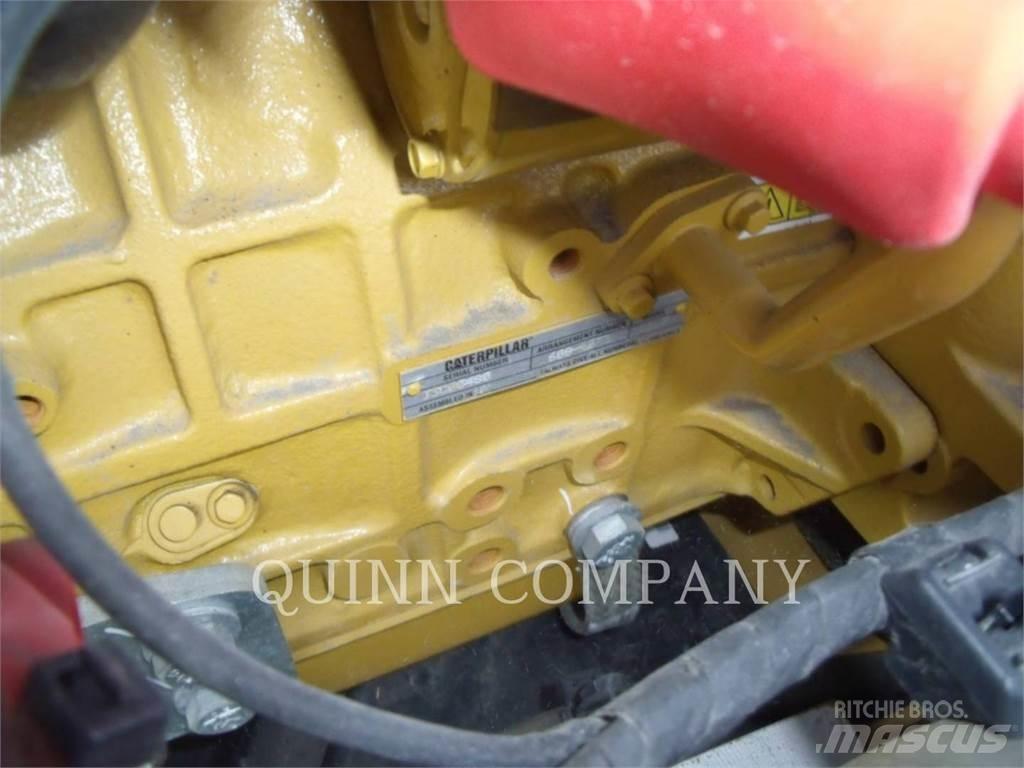 CAT CC2.7 單輪滾壓機