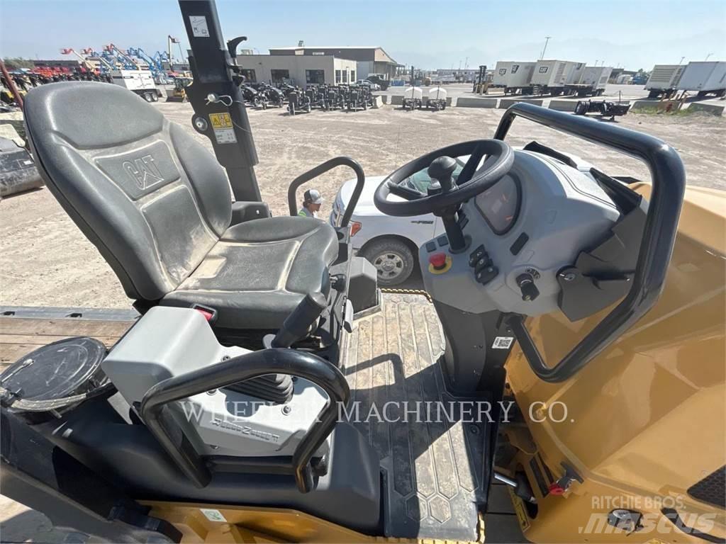 CAT CC2.7 GC 複合式滾壓機