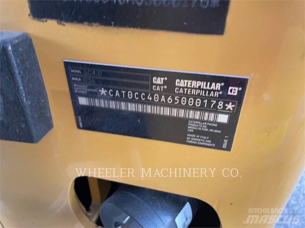 CAT CC4.0 複合式滾壓機