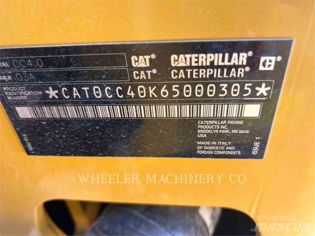 CAT CC4.0 複合式滾壓機