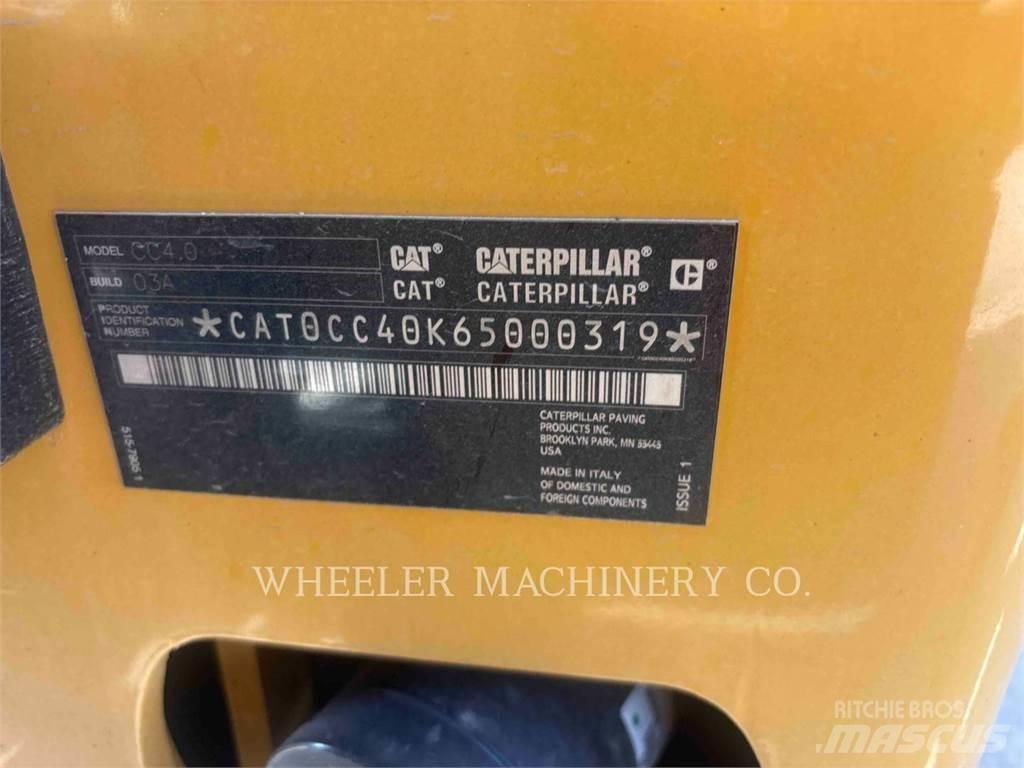 CAT CC4.0 複合式滾壓機