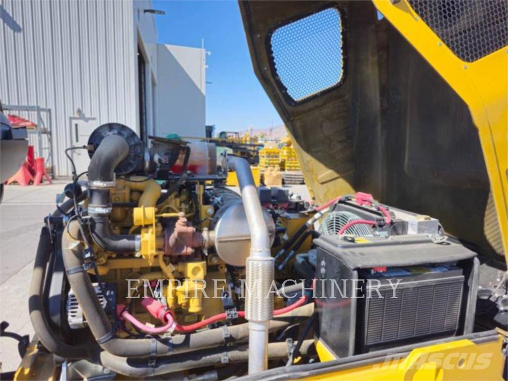 CAT CC4.0-MB 雙輪滾壓機