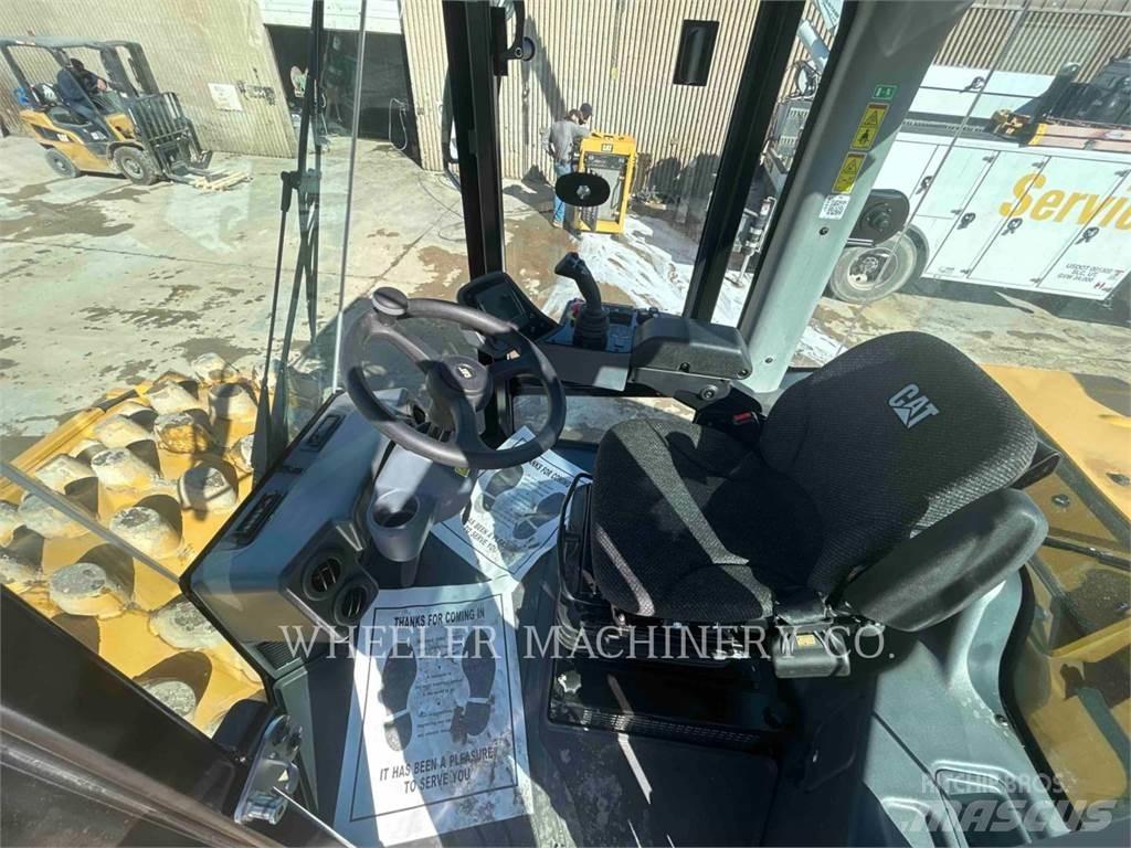 CAT CP12 單輪滾壓機