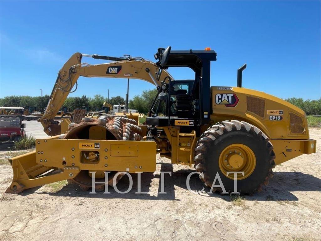 CAT CP12 單輪滾壓機
