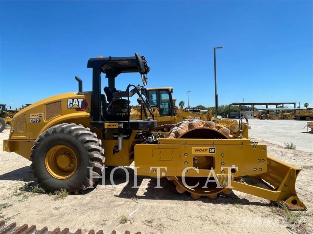 CAT CP12 單輪滾壓機