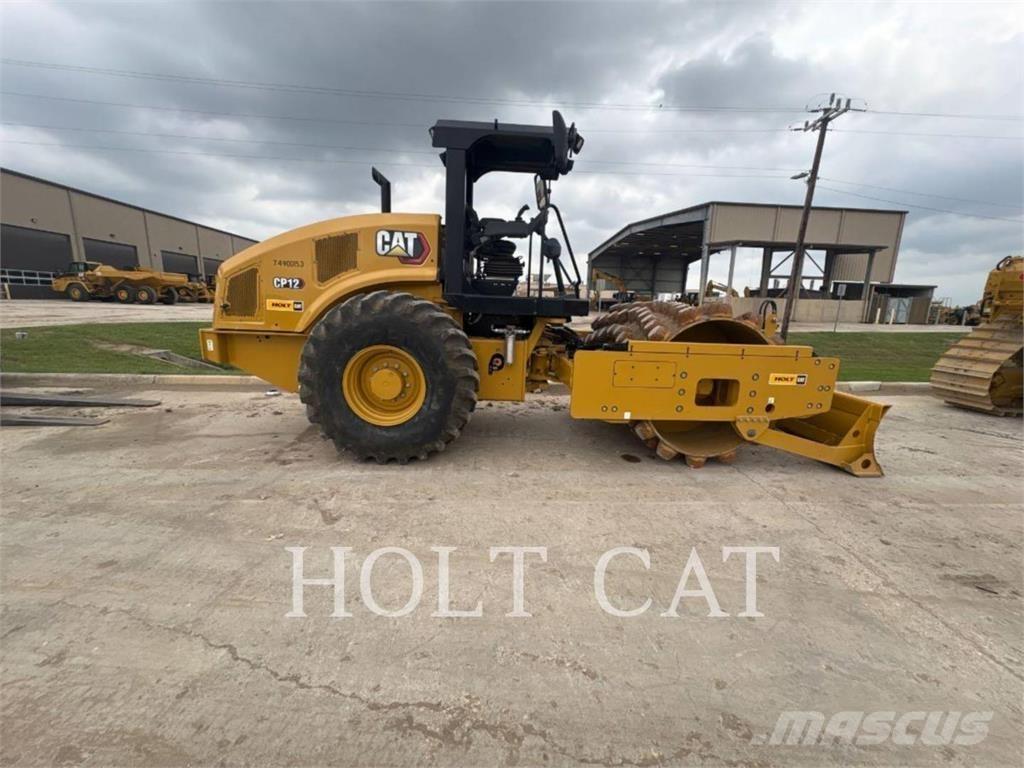 CAT CP12 單輪滾壓機
