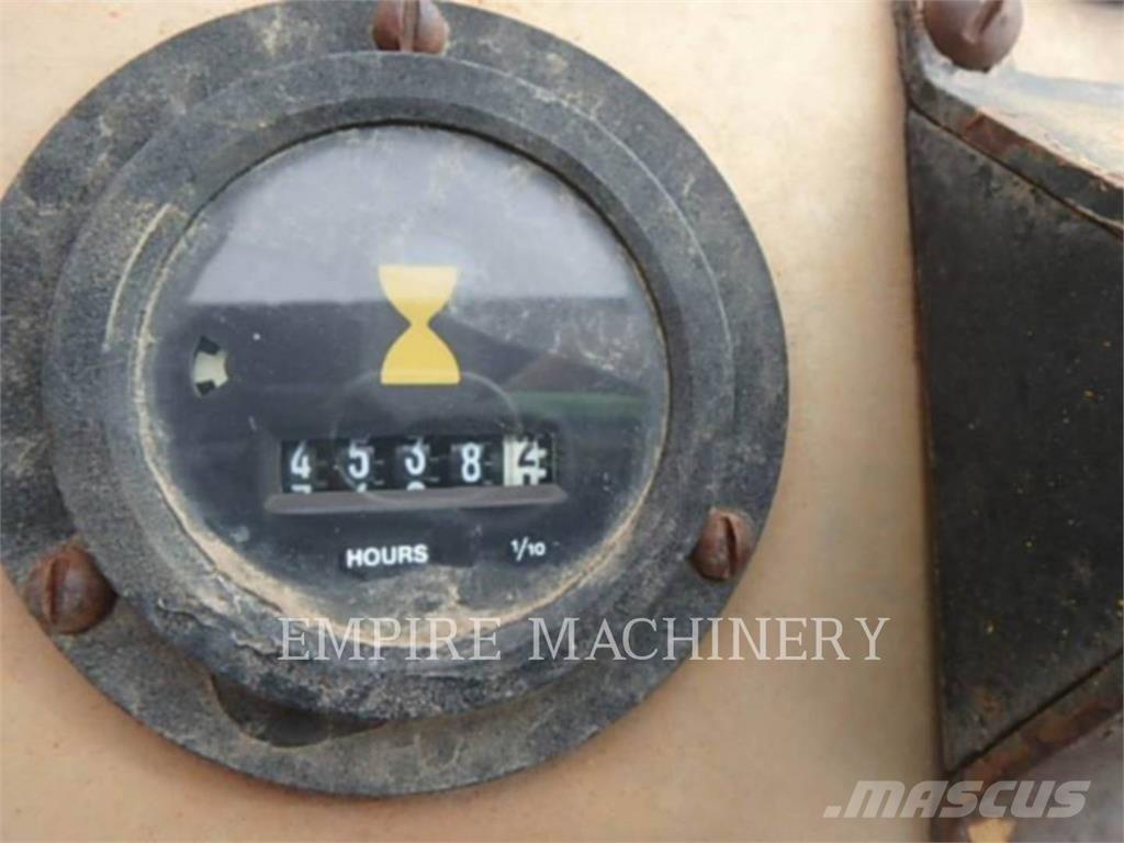 CAT CP323 單輪滾壓機