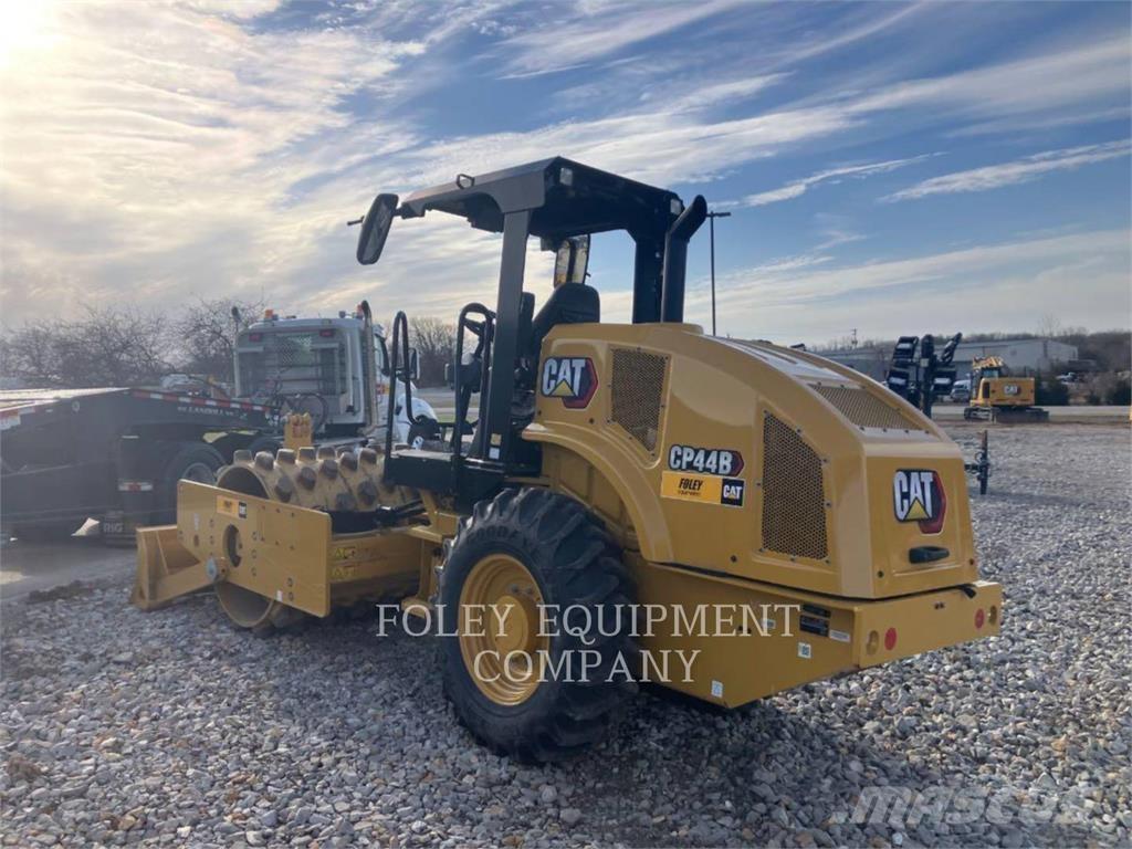 CAT CP44B 土壤壓實機