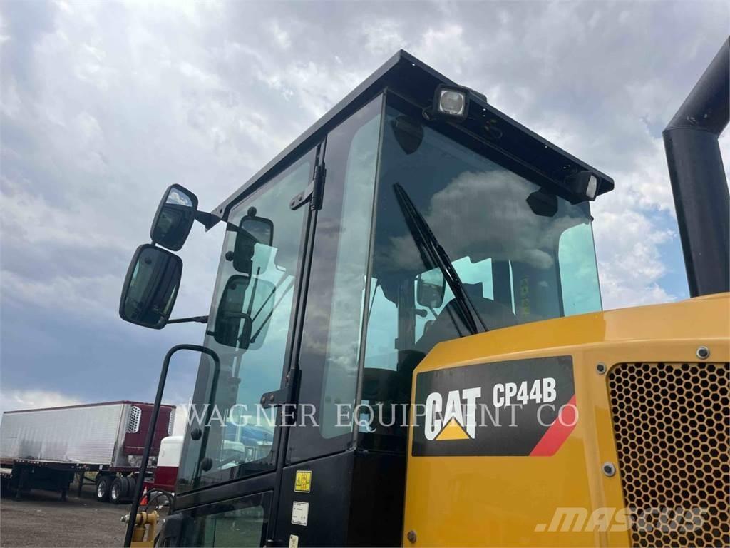 CAT CP44B 土壤壓實機