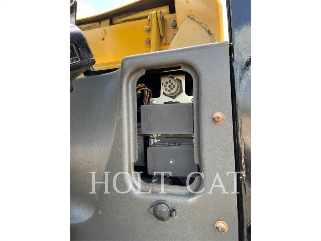 CAT CP54B 單輪滾壓機