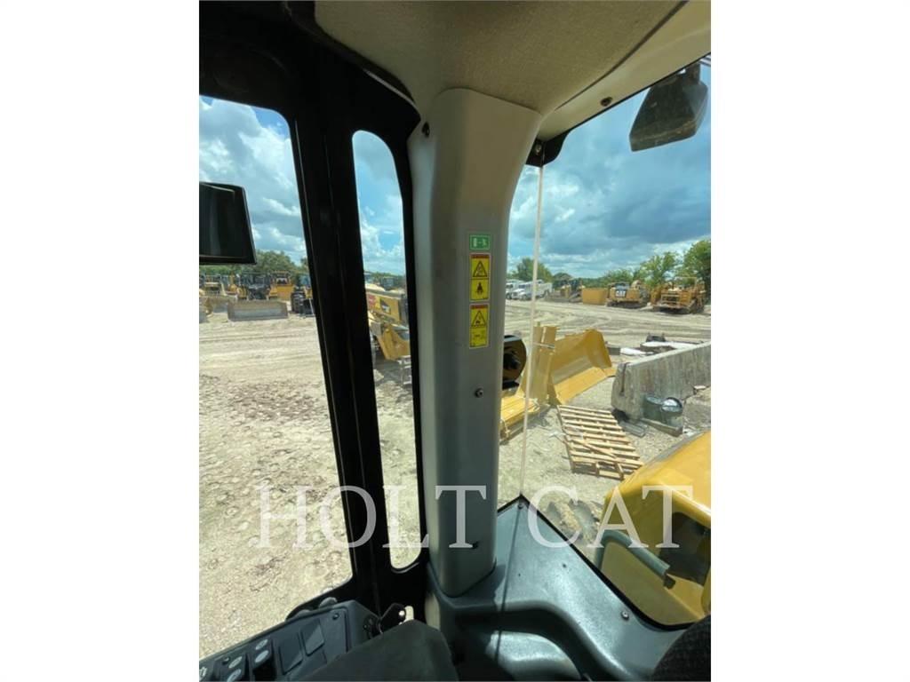 CAT CP56B CAB 單輪滾壓機