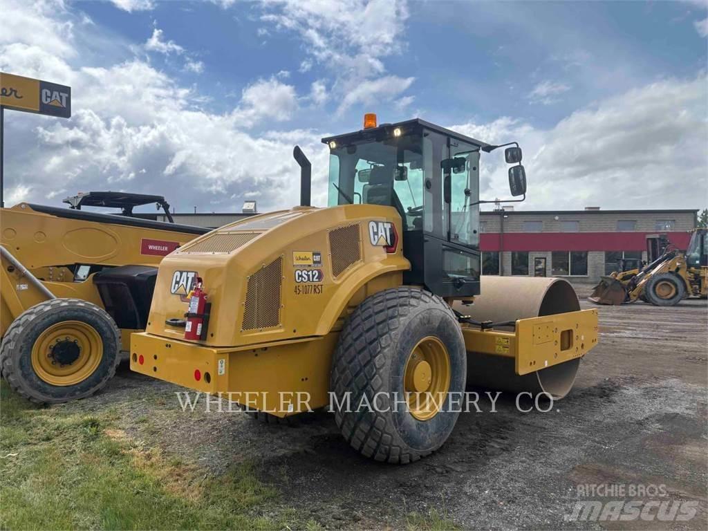 CAT CS12 單輪滾壓機
