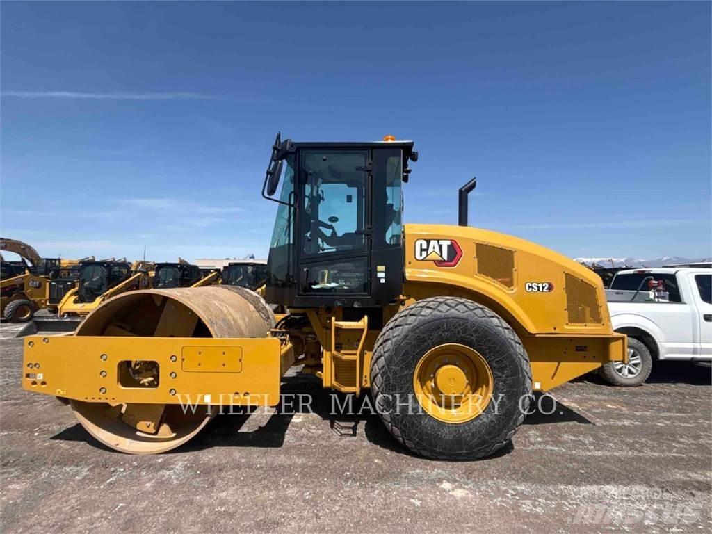 CAT CS12 單輪滾壓機